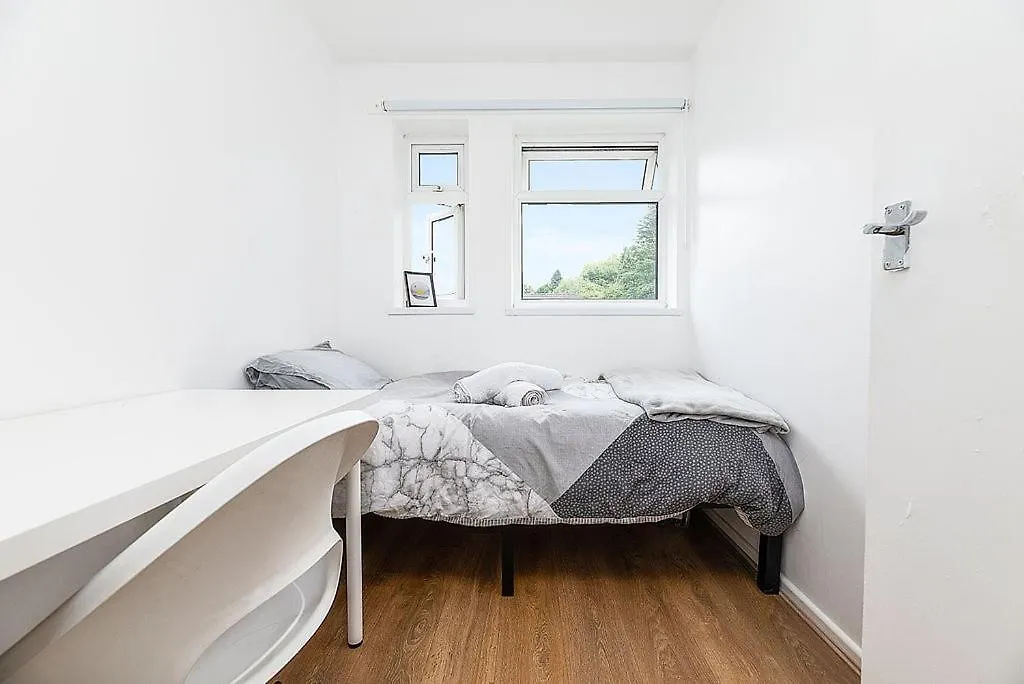 Cozy 3-Bedroom Flat Opposite Forest Recreation Ground Nottingham Apartment